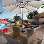 Lantina With Pool Casa vacanze *