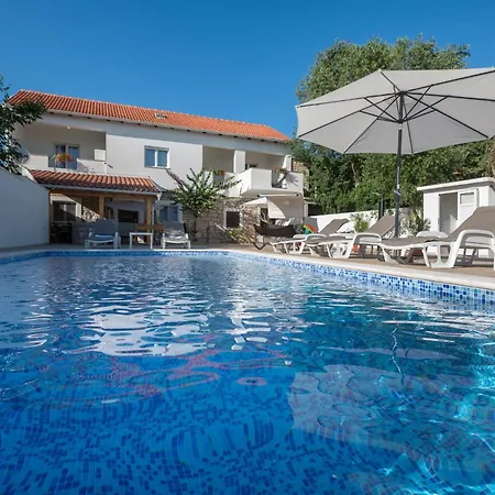 Lantina With Pool Casa vacanze Pridraga