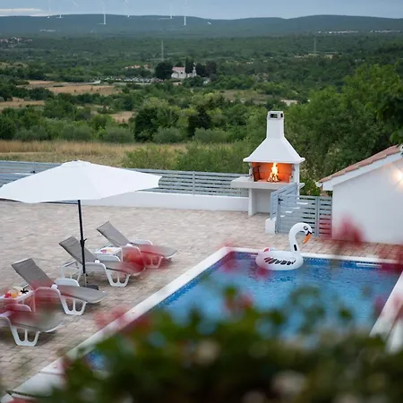 Lantina With Pool Casa de Férias