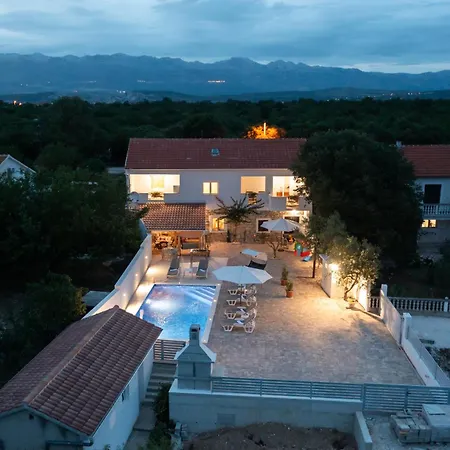 Lantina With Pool Casa de Férias *