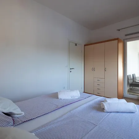 Lantina With Pool Pridraga