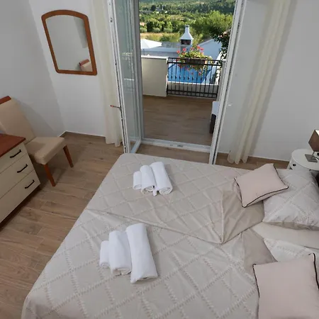 Lantina With Pool Pridraga