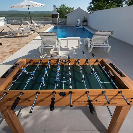 Lantina With Pool Pridraga