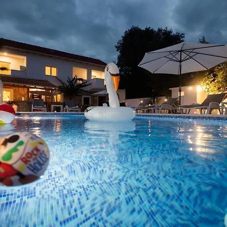 Lantina With Pool * Pridraga