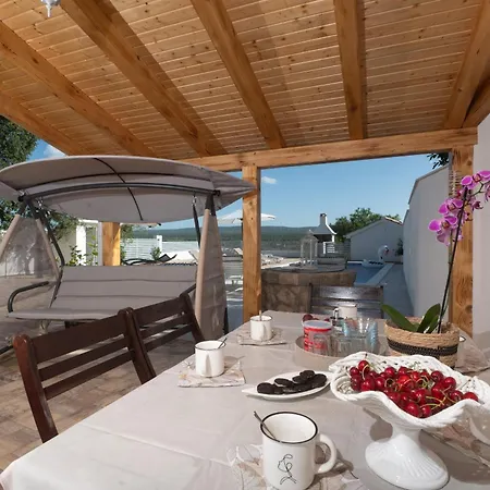 Lantina With Pool * Pridraga