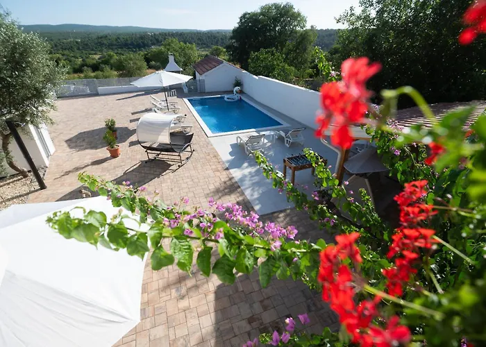 Lantina With Pool
