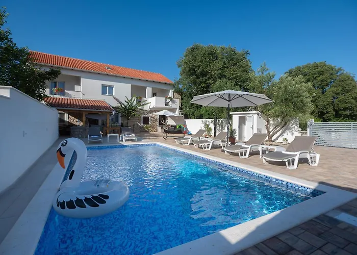 بيت للعطل Lantina With Pool *