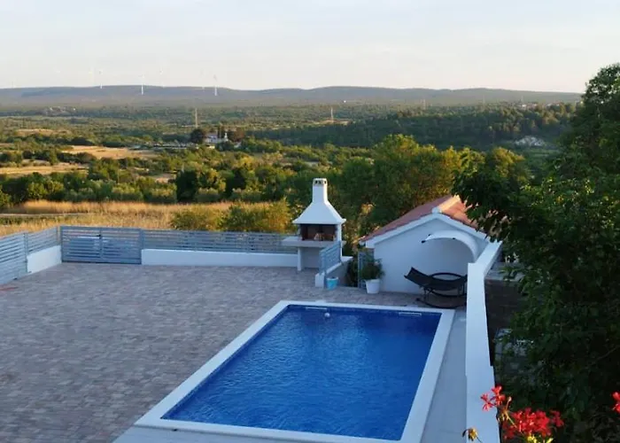 بيت للعطل Lantina With Pool *