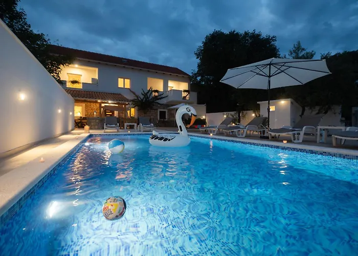 بيت للعطل Lantina With Pool
