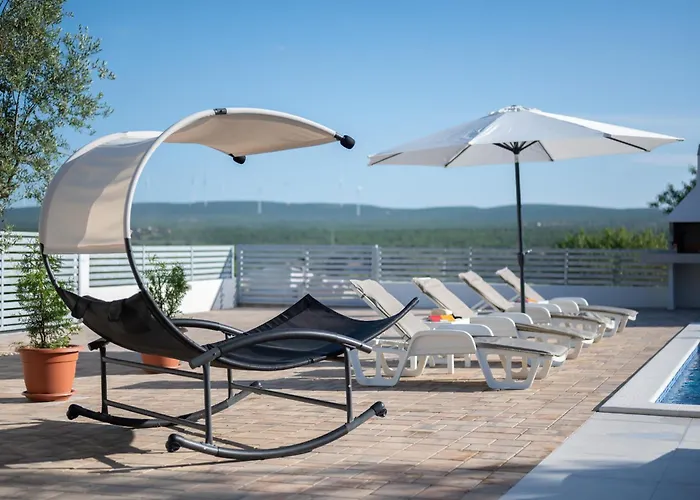 Lantina With Pool