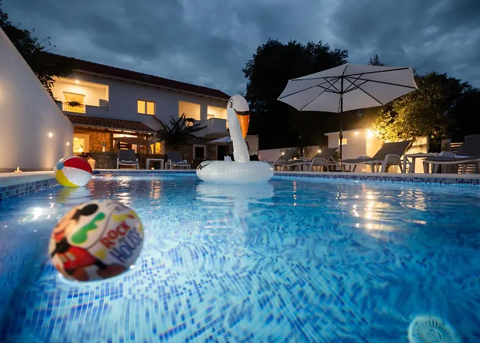 Lantina With Pool * Pridraga